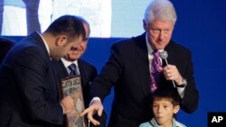 ABD Eski Başkanı Bill Clinton, 2009 yılında Erkan ile yeniden görüntülendi 